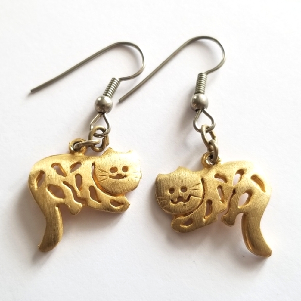 Vintage cat earrings gold tone silver tone kitty metal cutout feline dainty